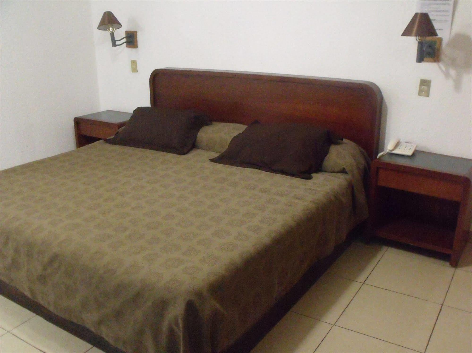 Hotel Santa Lucia Del Bosque ซานหลุยส์โปโตซิ ภายนอก รูปภาพ